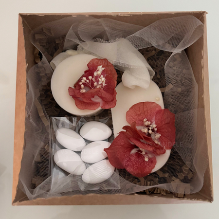 Cofanetto bomboniera con candela tavoletta profumata e confetti