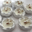 candela lotus con decorazioni botaniche