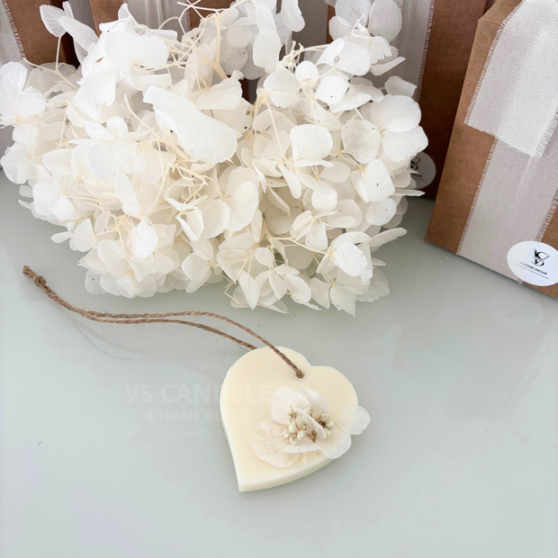 Profumatore cuore con decorazioni botaniche